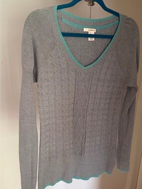 Dkny Light Gray V-Neck Cable Knit Sweater with Teal Trim